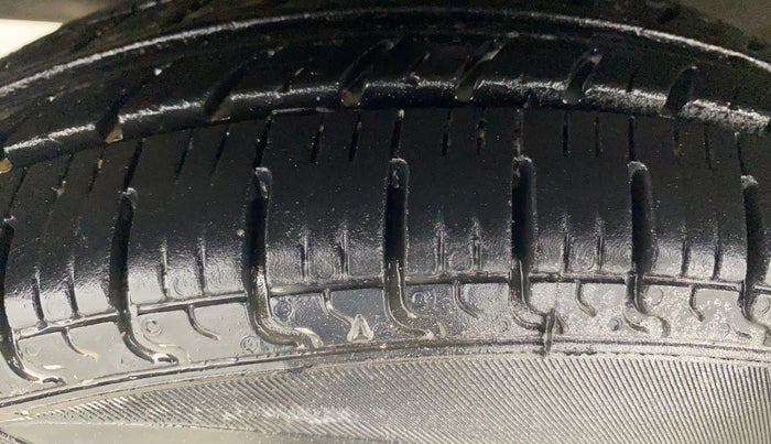 2013 Hyundai i10 ERA 1.1, Petrol, Manual, 34,186 km, Left Front Tyre Tread