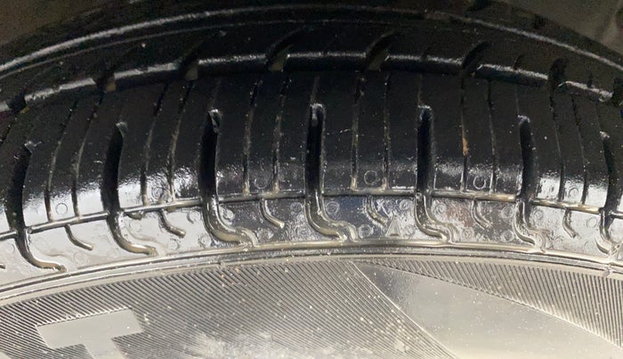 2013 Hyundai i10 ERA 1.1, Petrol, Manual, 34,186 km, Right Front Tyre Tread