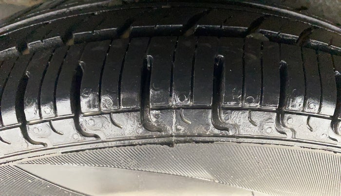 2013 Hyundai i10 ERA 1.1, Petrol, Manual, 34,186 km, Right Rear Tyre Tread