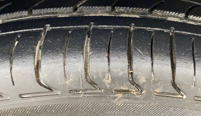 2017 Maruti Baleno ALPHA PETROL 1.2, Petrol, Manual, 73,309 km, Right Front Tyre Tread