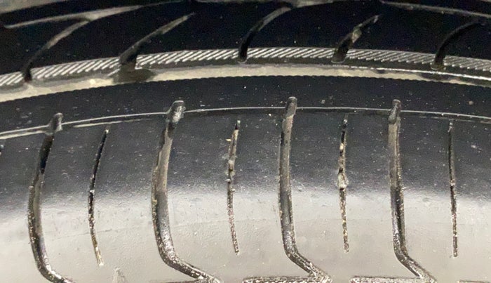 2017 Maruti Baleno ALPHA PETROL 1.2, Petrol, Manual, 73,309 km, Right Rear Tyre Tread