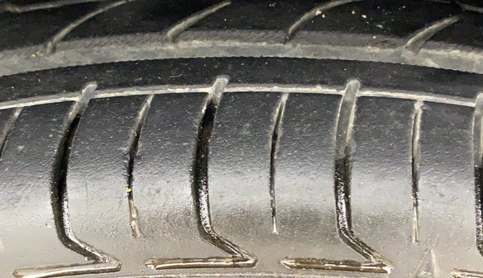 2017 Maruti Baleno ALPHA PETROL 1.2, Petrol, Manual, 73,309 km, Left Front Tyre Tread