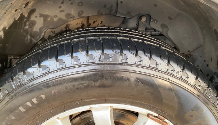 2016 Mahindra XUV500 W8, Diesel, Manual, 83,424 km, Left Rear Tyre Tread