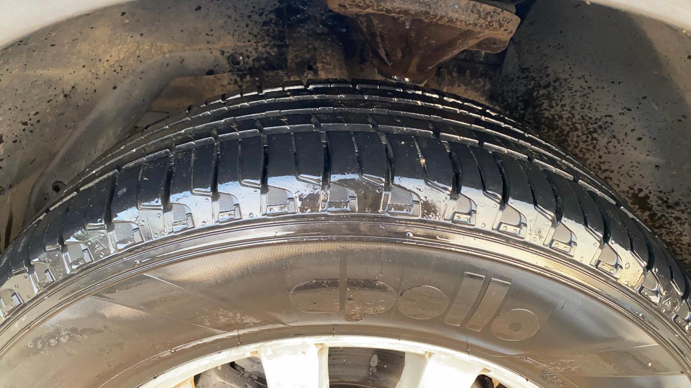 2016 Mahindra XUV500 W8, Diesel, Manual, 83,424 km, Left Front Tyre Tread