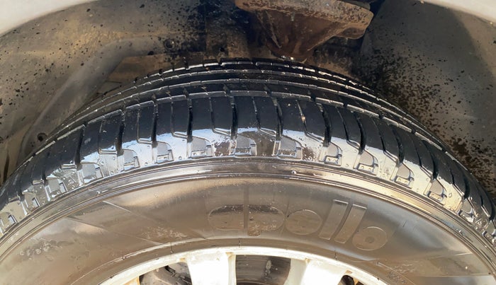 2016 Mahindra XUV500 W8, Diesel, Manual, 83,424 km, Left Front Tyre Tread