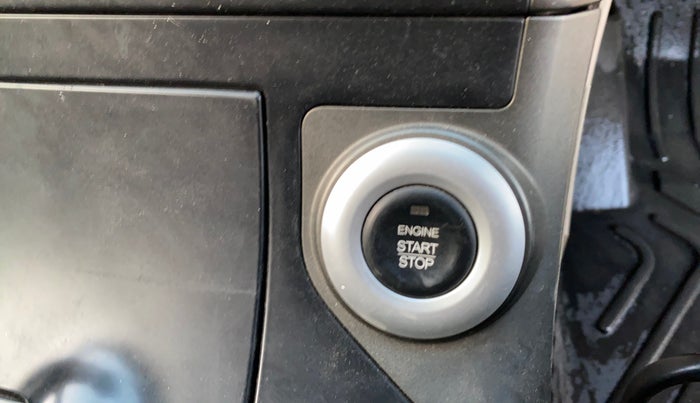 2016 Mahindra XUV500 W8, Diesel, Manual, 83,424 km, Keyless Start/ Stop Button