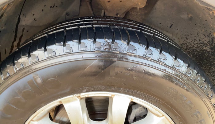 2016 Mahindra XUV500 W8, Diesel, Manual, 83,424 km, Right Front Tyre Tread