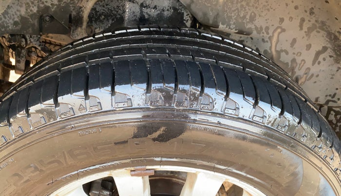 2016 Mahindra XUV500 W8, Diesel, Manual, 83,424 km, Right Rear Tyre Tread