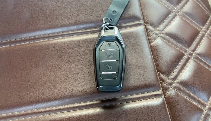 2016 Mahindra XUV500 W8, Diesel, Manual, 83,424 km, Key Close Up