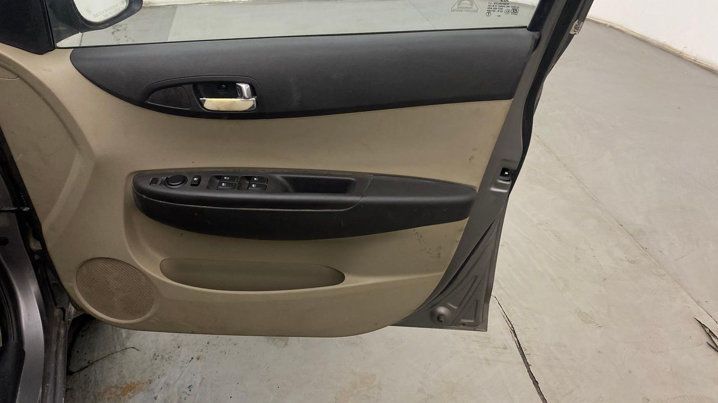 2012 Hyundai i20 MAGNA 1.4 CRDI, Diesel, Manual, 1,48,132 km, Driver Side Door Panels Control