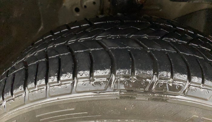 2015 Honda Brio S MT, Petrol, Manual, 58,346 km, Right Front Tyre Tread