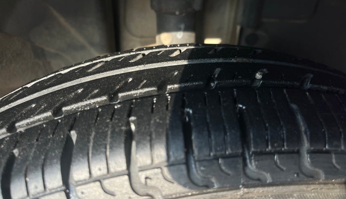 2017 Renault Kwid RXL, Petrol, Manual, 66,012 km, Right Front Tyre Tread