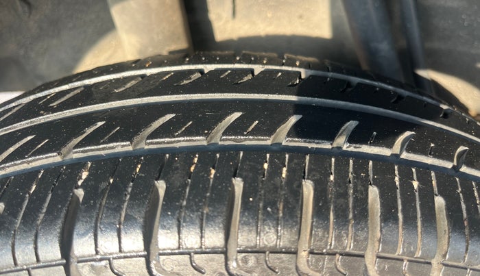 2017 Renault Kwid RXL, Petrol, Manual, 66,012 km, Right Rear Tyre Tread