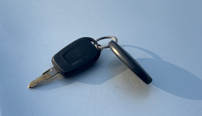 2017 Renault Kwid RXL, Petrol, Manual, 66,012 km, Key Close Up