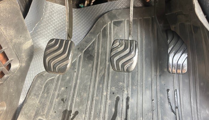 2017 Renault Kwid RXL, Petrol, Manual, 66,012 km, Pedals