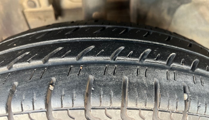 2017 Renault Kwid RXL, Petrol, Manual, 66,012 km, Left Front Tyre Tread