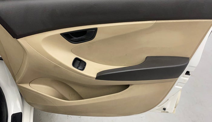 2015 Hyundai Eon ERA +, CNG, Manual, 1,23,572 km, Driver Side Door Panels Control