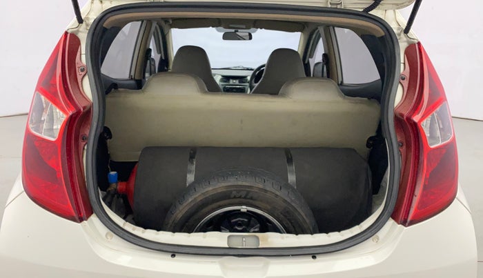 2015 Hyundai Eon ERA +, CNG, Manual, 1,23,572 km, Boot Inside