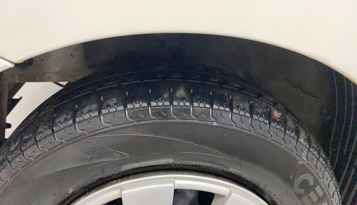 2015 Hyundai Eon ERA +, CNG, Manual, 1,23,572 km, Left Front Tyre Tread