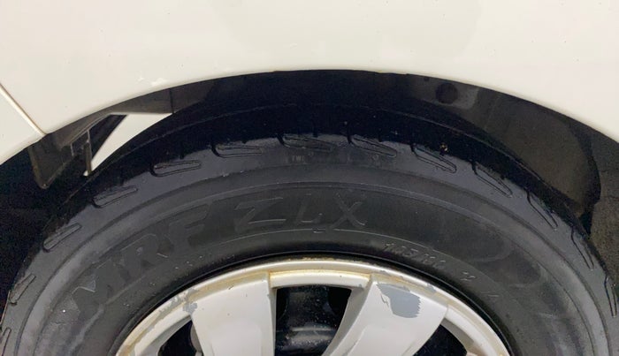 2015 Hyundai Eon ERA +, CNG, Manual, 1,23,572 km, Right Rear Tyre Tread