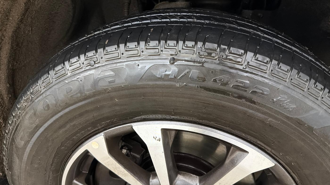 2025 Mahindra SCORPIO-N Z8 DIESEL AT 2WD 7 STR, Diesel, Automatic, 35,011 km, Right Front Tyre Tread