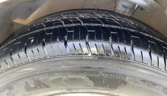 2013 Hyundai i20 ASTA 1.4 CRDI, Diesel, Manual, 1,27,005 km, Left Front Tyre Tread