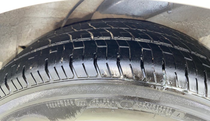 2013 Hyundai i20 ASTA 1.4 CRDI, Diesel, Manual, 1,27,005 km, Left Rear Tyre Tread