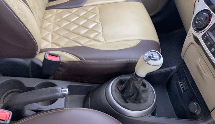 2013 Hyundai i20 ASTA 1.4 CRDI, Diesel, Manual, 1,27,005 km, Gear Lever