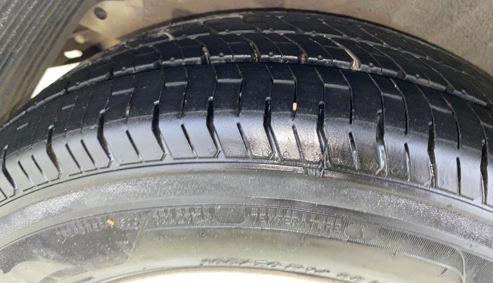 2013 Hyundai i20 ASTA 1.4 CRDI, Diesel, Manual, 1,27,005 km, Right Rear Tyre Tread