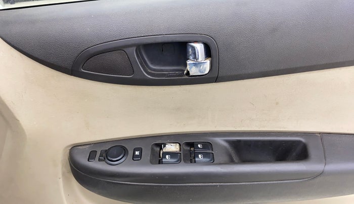 2013 Hyundai i20 ASTA 1.4 CRDI, Diesel, Manual, 1,27,005 km, Driver Side Door Panels Control