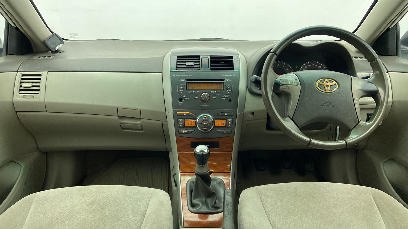 2011 Toyota Corolla Altis 1.8 G, Petrol, Manual, 1,75,128 km, Dashboard