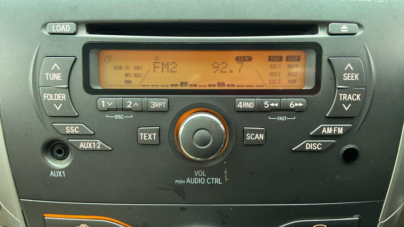 2011 Toyota Corolla Altis 1.8 G, Petrol, Manual, 1,75,128 km, Infotainment System