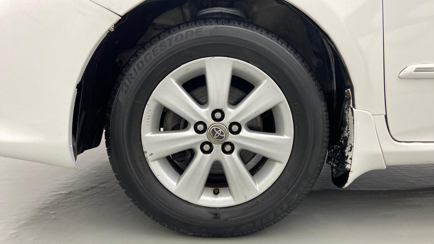 2011 Toyota Corolla Altis 1.8 G, Petrol, Manual, 1,75,128 km, Left Front Wheel