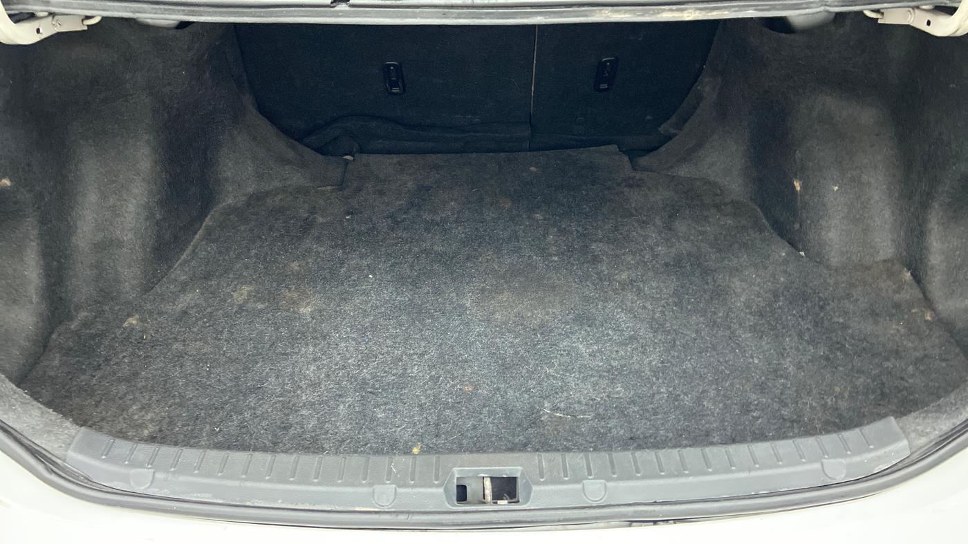 2011 Toyota Corolla Altis 1.8 G, Petrol, Manual, 1,75,128 km, Boot Inside