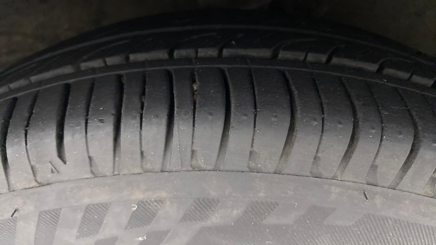2012 Hyundai i10 SPORTZ 1.2, Petrol, Manual, 87,073 km, Right Front Tyre Tread
