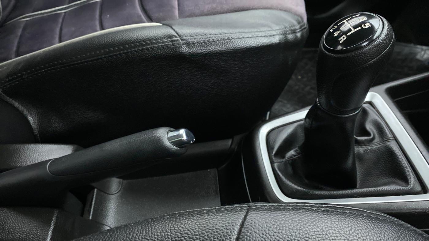 2019 Maruti Swift VXI, Petrol, Manual, 1,998 km, Gear Lever