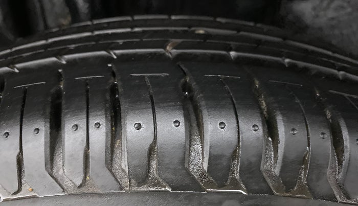 2019 Maruti Swift VXI, Petrol, Manual, 1,998 km, Right Rear Tyre Tread