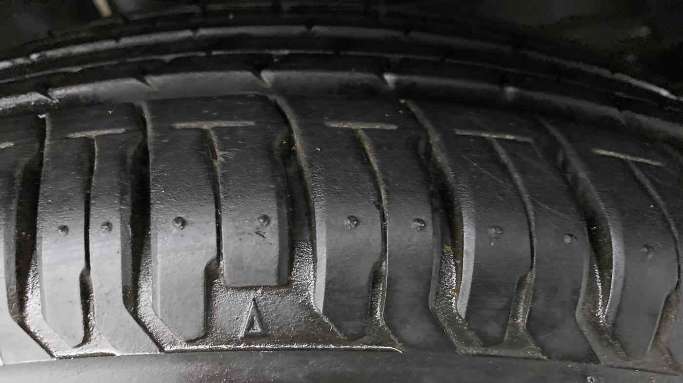 2019 Maruti Swift VXI, Petrol, Manual, 1,998 km, Right Front Tyre Tread