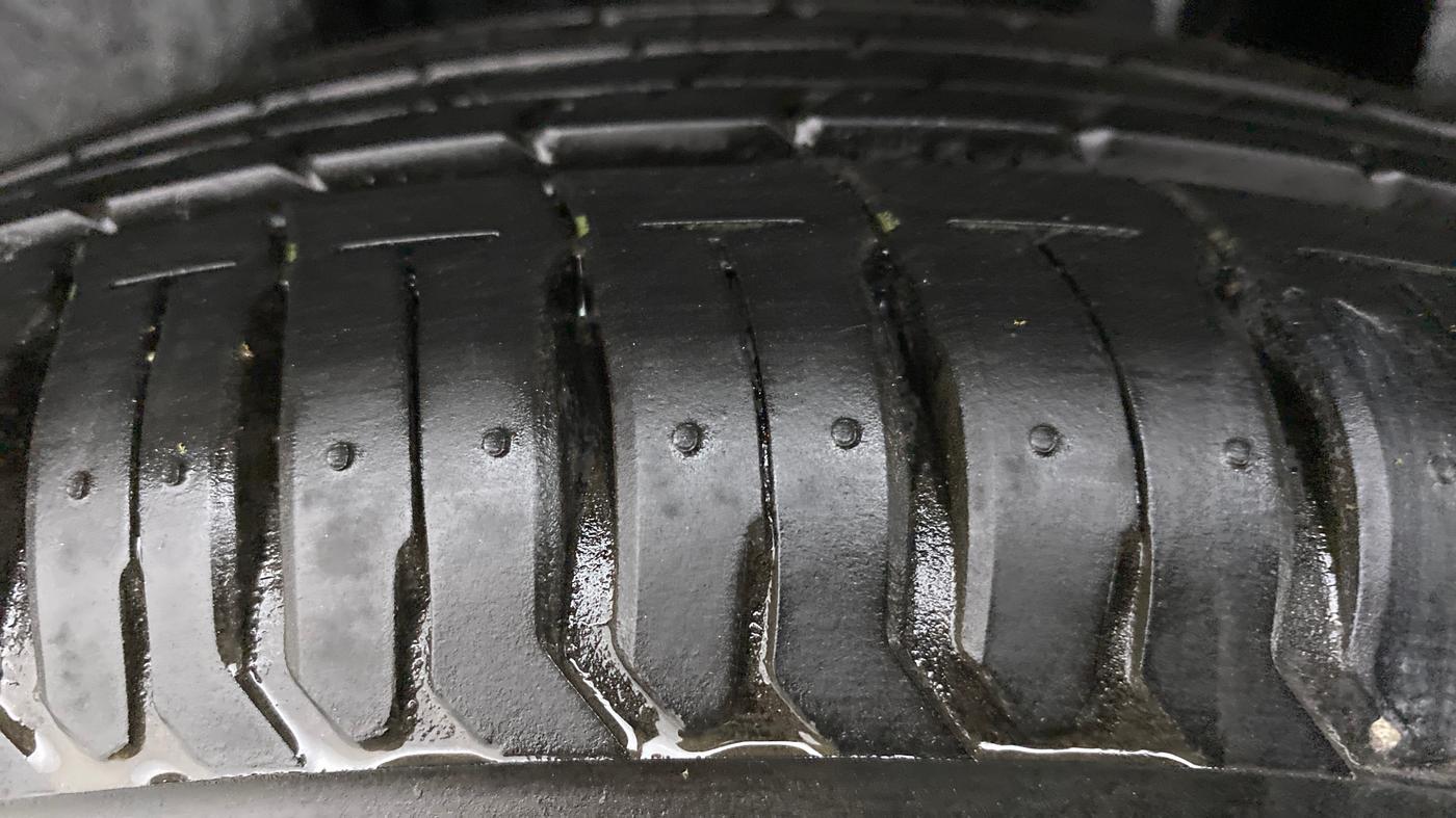 2019 Maruti Swift VXI, Petrol, Manual, 1,998 km, Left Rear Tyre Tread