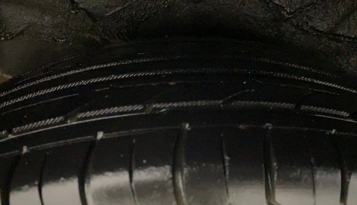 2012 Hyundai i10 MAGNA 1.2, Petrol, Manual, 56,818 km, Right Rear Tyre Tread