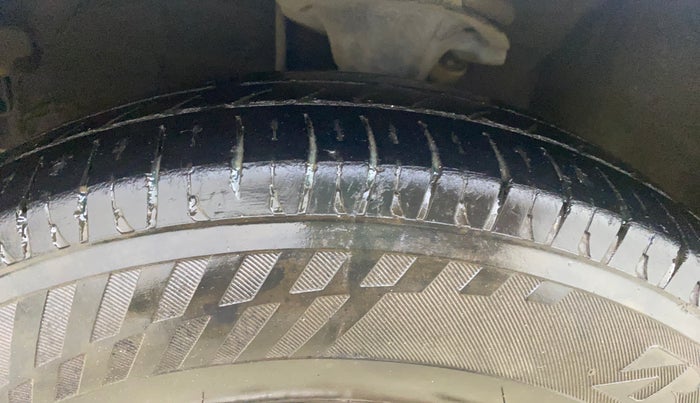 2014 Hyundai i10 SPORTZ 1.1, Petrol, Manual, 82,790 km, Left Front Tyre Tread