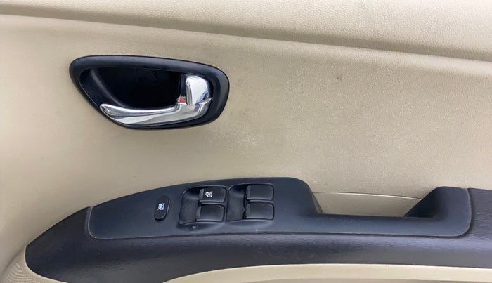 2014 Hyundai i10 SPORTZ 1.1, Petrol, Manual, 82,790 km, Driver Side Door Panels Control