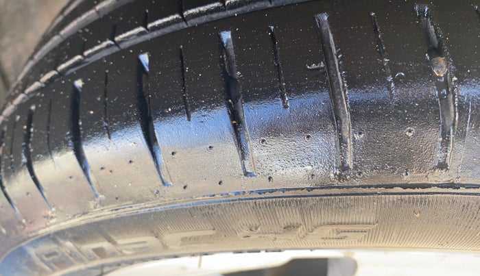 2017 Hyundai Elite i20 ASTA 1.2 (O), Petrol, Manual, 87,263 km, Right Front Tyre Tread