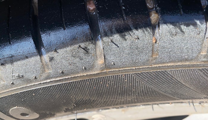 2017 Hyundai Elite i20 ASTA 1.2 (O), Petrol, Manual, 87,263 km, Left Front Tyre Tread