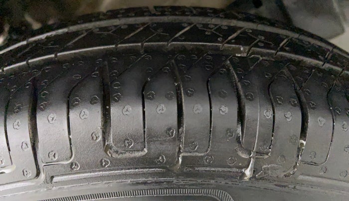 2013 Maruti Wagon R 1.0 LXI CNG, CNG, Manual, 31,196 km, Left Front Tyre Tread