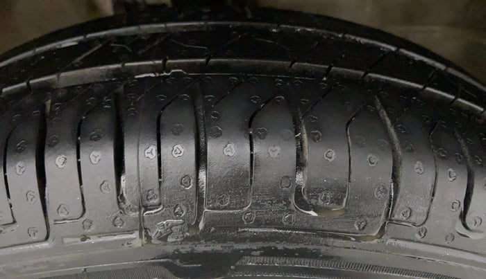 2013 Maruti Wagon R 1.0 LXI CNG, CNG, Manual, 31,196 km, Right Front Tyre Tread