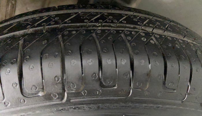 2013 Maruti Wagon R 1.0 LXI CNG, CNG, Manual, 31,196 km, Left Rear Tyre Tread