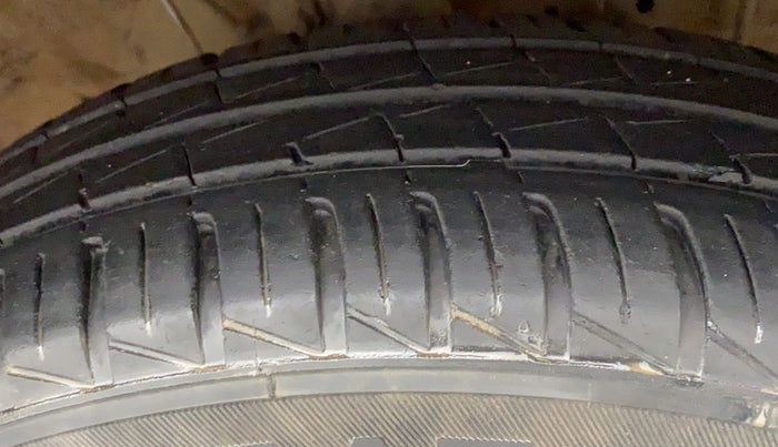 2020 Hyundai NEW SANTRO MAGNA EXECUTIVE CNG, CNG, Manual, 32,807 km, Right Front Tyre Tread