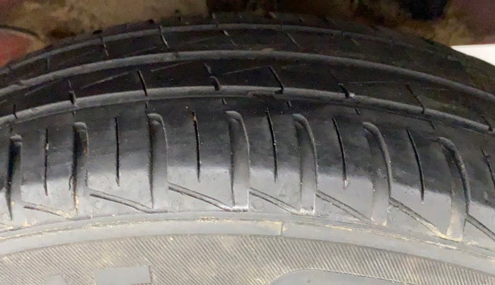 2020 Hyundai NEW SANTRO MAGNA EXECUTIVE CNG, CNG, Manual, 32,807 km, Left Rear Tyre Tread