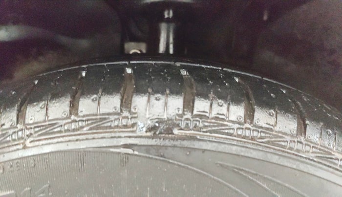 2014 Ford Figo TITANIUM 1.4 DIESEL, Diesel, Manual, 1,00,900 km, Right Front Tyre Tread